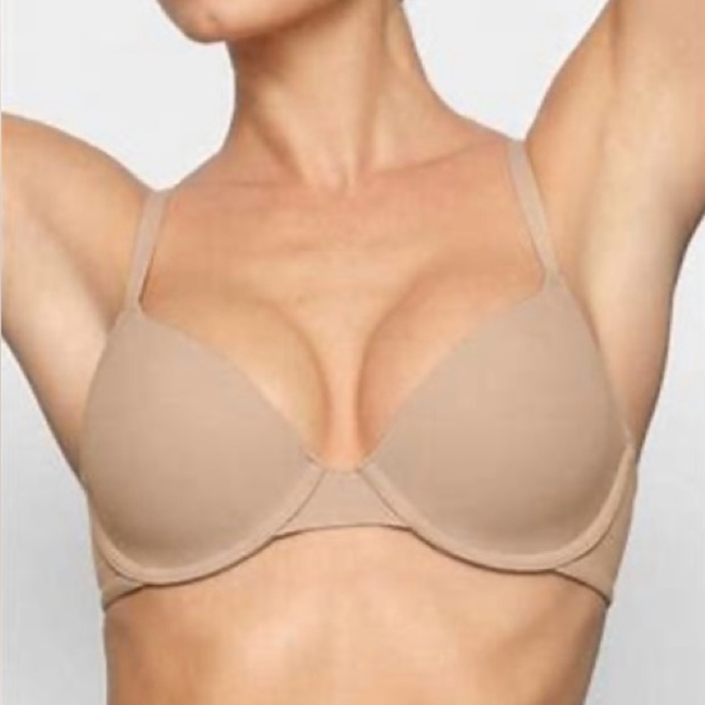SKIMS Fits Everybody T-Shirt Demi Bra | Clay
Size 34D
